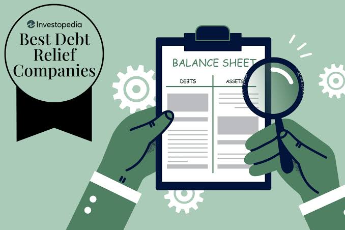 Debt settlement lawyer vs company: Which saves more in 2026?